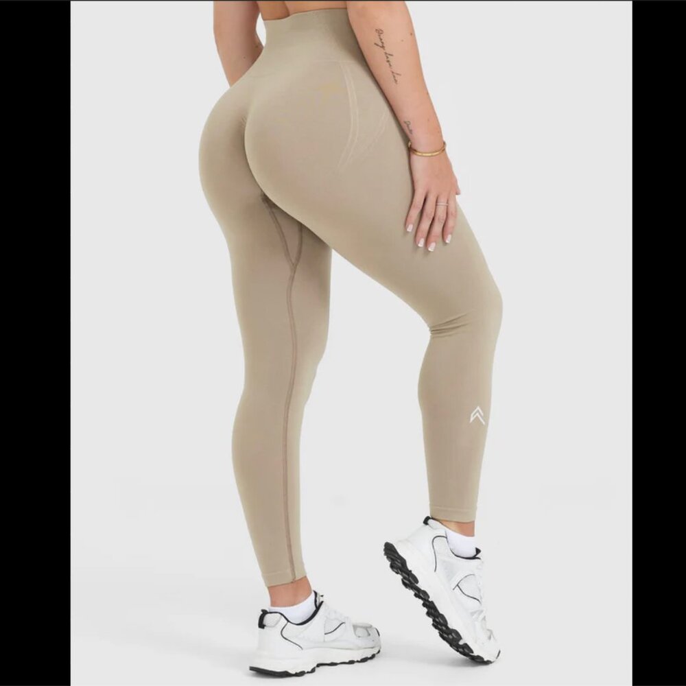 Oner Active EffortlessLift Seamless Leggings in the neutral Sand Stone color